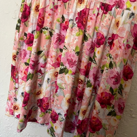 Posh Peanut Floral Top - Picture 2 of 6